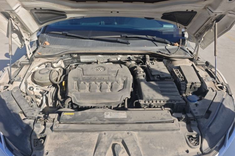 Used Volkswagen FAW-Volkswagen CC 2020 330TSI Huayan Edition China VI Standard Engine Bay