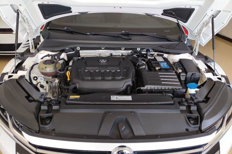 Used Volkswagen FAW-Volkswagen CC 2020 330TSI Glamour Edition China VI Standard Engine Bay