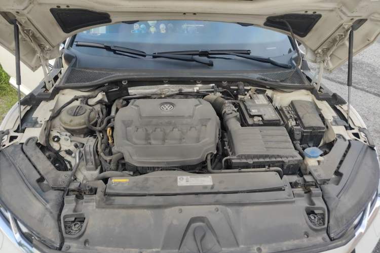 Used Volkswagen FAW-Volkswagen CC 2020 330TSI Glamour Edition China VI Standard Engine Bay