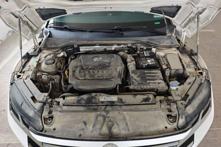 Used Volkswagen FAW-Volkswagen CC 2020 330TSI Huayan Edition China VI Standard Engine Bay