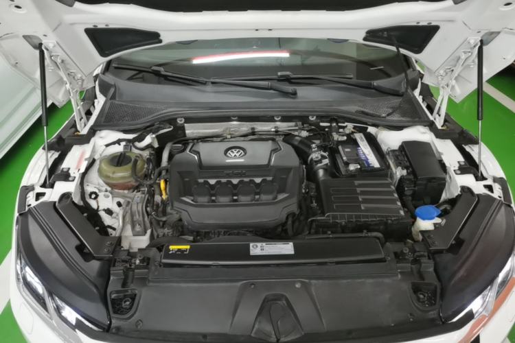 Used Volkswagen FAW-Volkswagen CC 2020 330TSI Glamour Edition China VI Standard Engine Bay