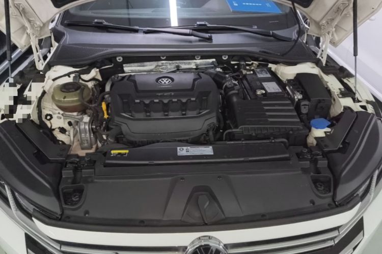 Used Volkswagen FAW-Volkswagen CC 2020 330TSI Huayan Edition China VI Standard Engine Bay