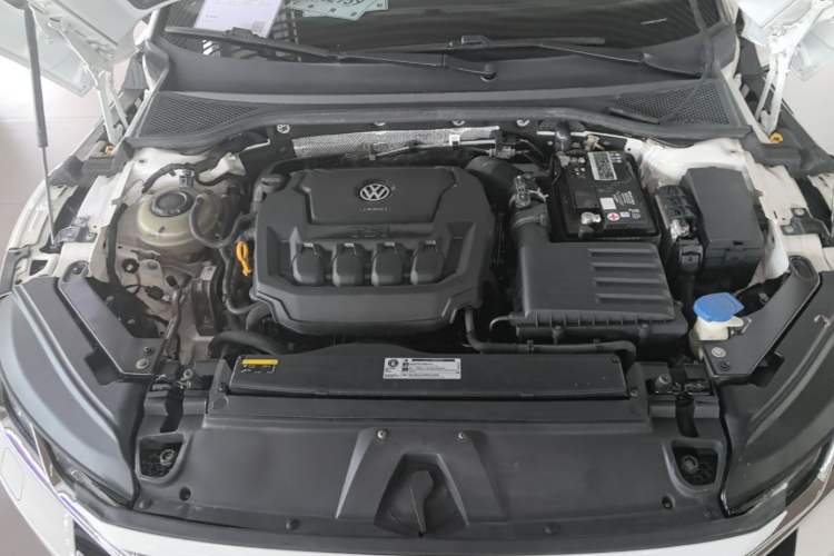 Used Volkswagen FAW-Volkswagen CC 2020 330TSI Glamour Edition China VI Standard Engine Bay