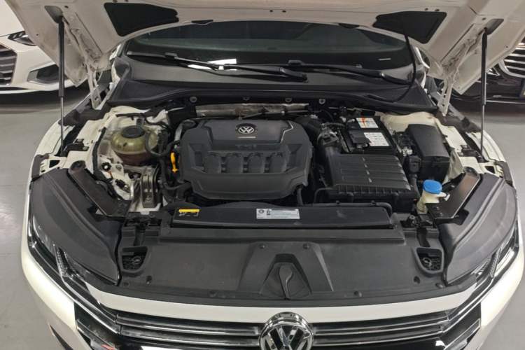 Used Volkswagen FAW-Volkswagen CC 2020 330TSI Huayan Edition China VI Standard Engine Bay