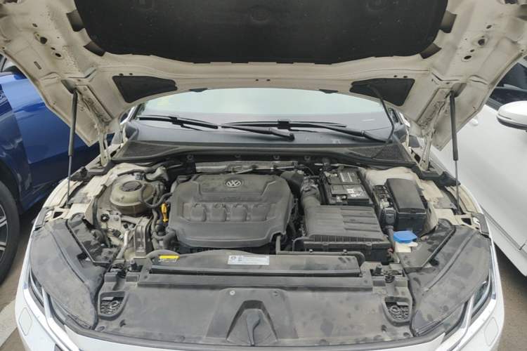 Used Volkswagen FAW-Volkswagen CC 2020 330TSI Glamour Edition China VI Standard Engine Bay