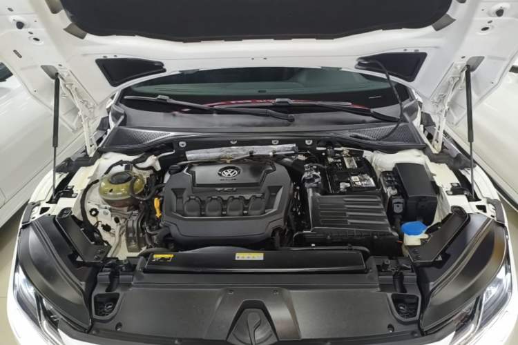 Used Volkswagen FAW-Volkswagen CC 2020 330TSI Glamour Edition China VI Standard Engine Bay