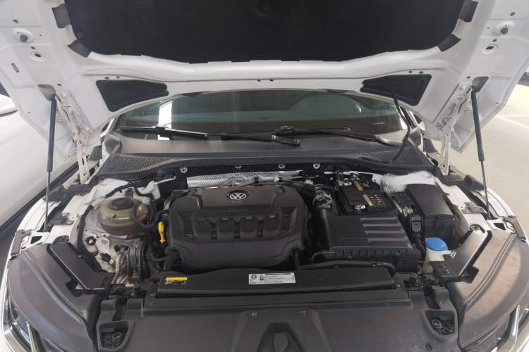 Used Volkswagen FAW-Volkswagen CC 2020 330TSI Glamour Edition China VI Standard Engine Bay