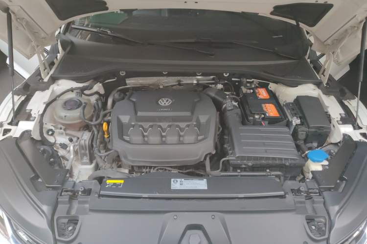 Used Volkswagen FAW-Volkswagen CC 2020 330TSI Glamour Edition China VI Standard Engine Bay