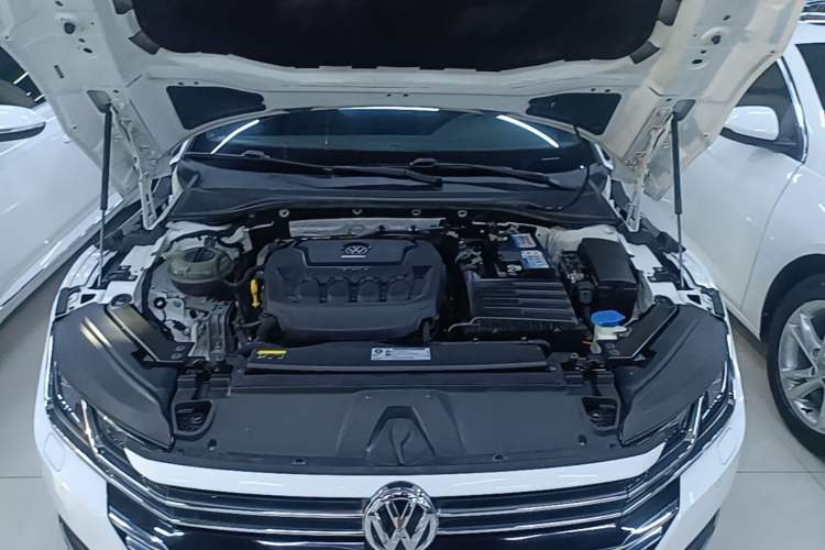 Used Volkswagen FAW-Volkswagen CC 2020 330TSI Glamour Edition China VI Standard Engine Bay
