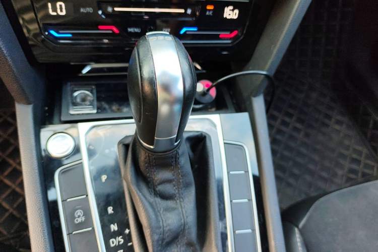 Used Volkswagen FAW-Volkswagen CC 2020 330TSI Huayan Edition China VI Standard Gear Lever