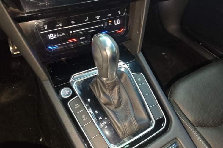 Used Volkswagen FAW-Volkswagen CC 2020 330TSI Glamour Edition China VI Standard Gear Lever