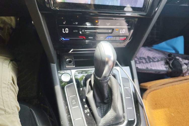 Used Volkswagen FAW-Volkswagen CC 2020 330TSI Huayan Edition China VI Standard Gear Lever