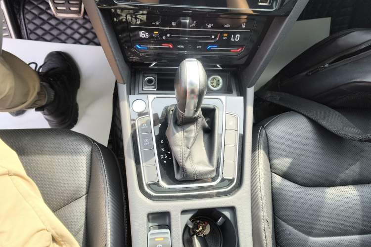 Used Volkswagen FAW-Volkswagen CC 2020 330TSI Glamour Edition China VI Standard Gear Lever
