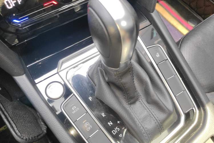 Used Volkswagen FAW-Volkswagen CC 2020 330TSI Glamour Edition China VI Standard Gear Lever