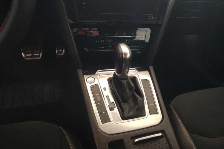 Used Volkswagen FAW-Volkswagen CC 2020 330TSI Huayan Edition China VI Standard Gear Lever