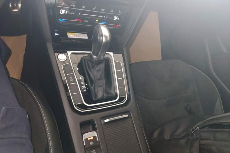 Used Volkswagen FAW-Volkswagen CC 2020 330TSI Huayan Edition China VI Standard Gear Lever