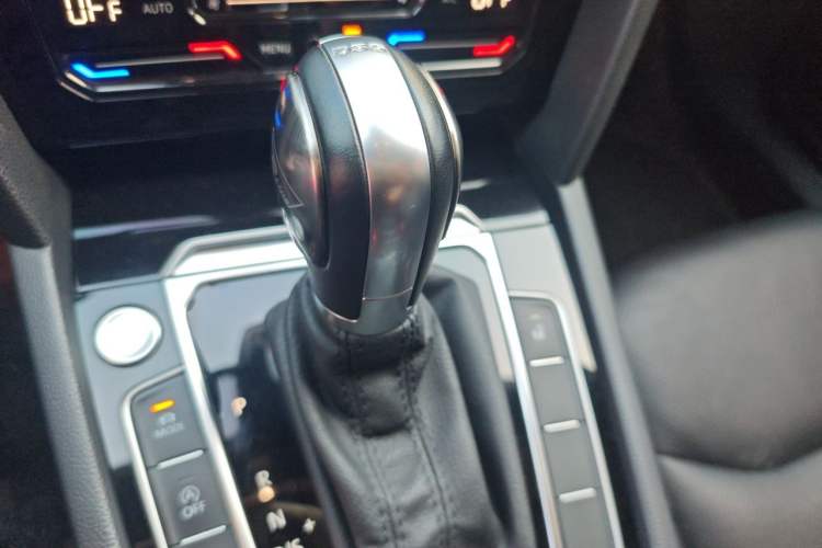 Used Volkswagen FAW-Volkswagen CC 2020 330TSI Glamour Edition China VI Standard Gear Lever