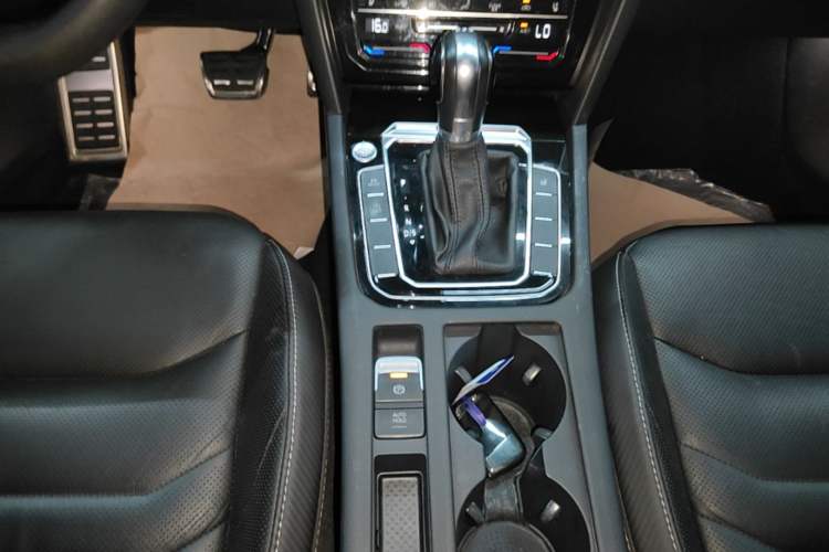 Used Volkswagen FAW-Volkswagen CC 2020 330TSI Glamour Edition China VI Standard Gear Lever