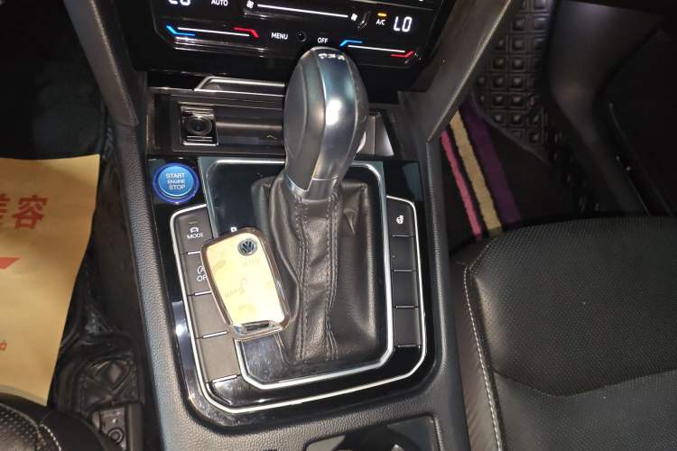 Used Volkswagen FAW-Volkswagen CC 2020 330TSI Glamour Edition China VI Standard Gear Lever