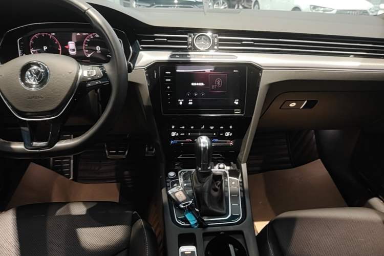 Used Volkswagen FAW-Volkswagen CC 2020 330TSI Glamour Edition China VI Standard Gear Lever