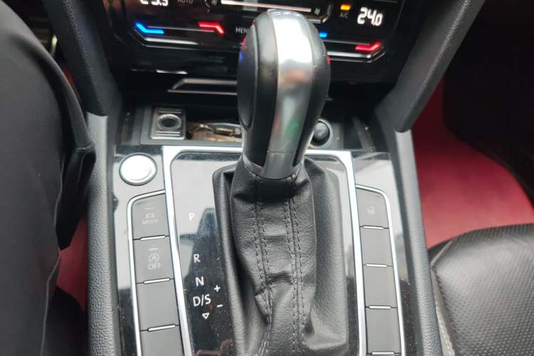 Used Volkswagen FAW-Volkswagen CC 2020 330TSI Glamour Edition China VI Standard Gear Lever