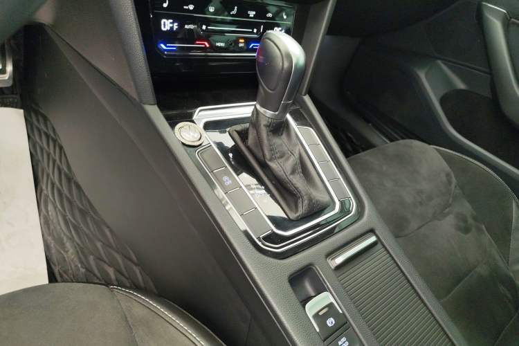 Used Volkswagen FAW-Volkswagen CC 2020 330TSI Huayan Edition China VI Standard Gear Lever