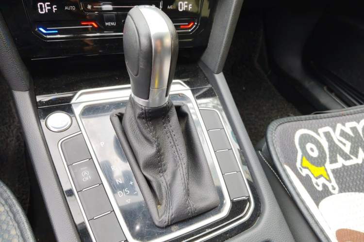 Used Volkswagen FAW-Volkswagen CC 2020 330TSI Huayan Edition China VI Standard Gear Lever