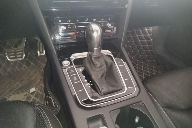 Used Volkswagen FAW-Volkswagen CC 2020 330TSI Glamour Edition China VI Standard Gear Lever