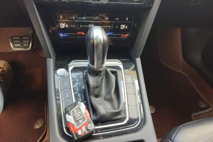 Used Volkswagen FAW-Volkswagen CC 2020 330TSI Glamour Edition China VI Standard Gear Lever