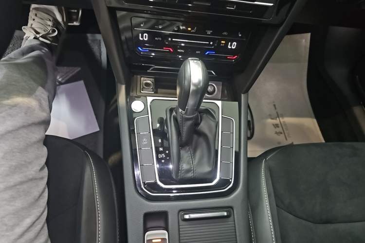 Used Volkswagen FAW-Volkswagen CC 2020 330TSI Huayan Edition China VI Standard Gear Lever