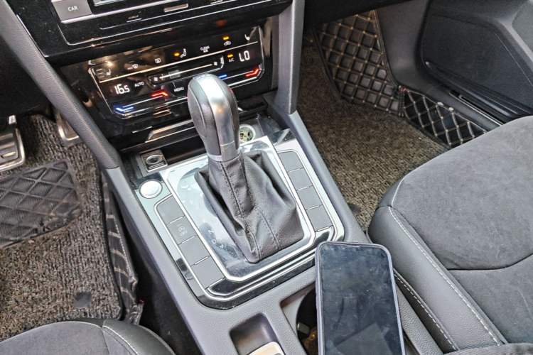 Used Volkswagen FAW-Volkswagen CC 2020 330TSI Huayan Edition China VI Standard Gear Lever
