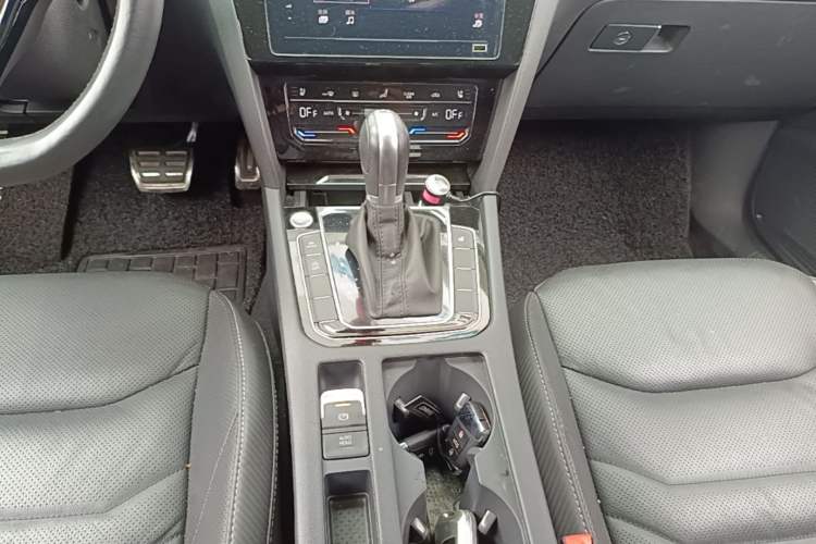 Used Volkswagen FAW-Volkswagen CC 2020 330TSI Glamour Edition China VI Standard Gear Lever