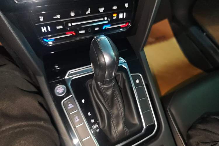 Used Volkswagen FAW-Volkswagen CC 2020 330TSI Glamour Edition China VI Standard Gear Lever