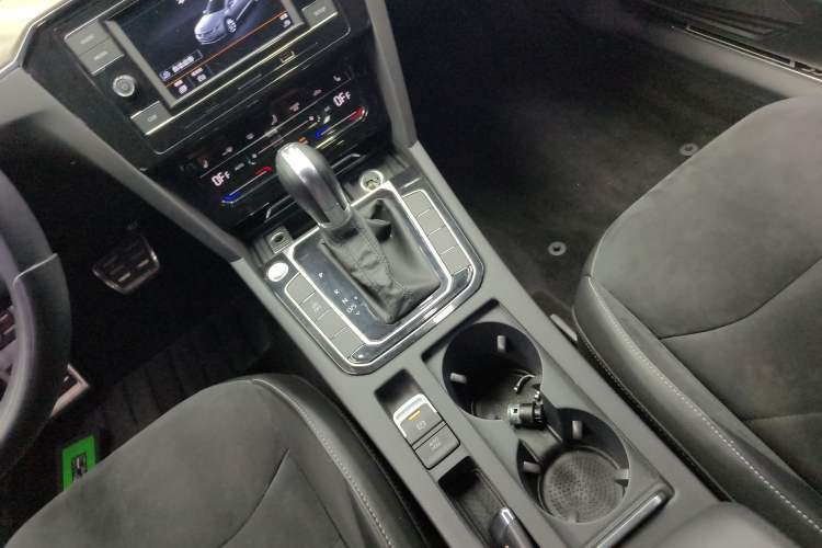 Used Volkswagen FAW-Volkswagen CC 2020 330TSI Huayan Edition China VI Standard Gear Lever