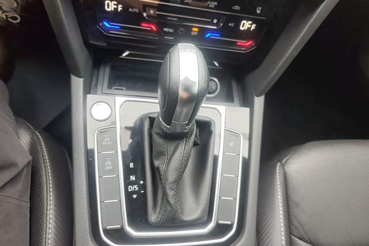 Used Volkswagen FAW-Volkswagen CC 2020 330TSI Glamour Edition China VI Standard Gear Lever