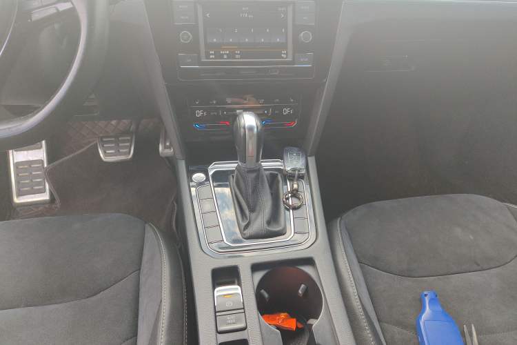 Used Volkswagen FAW-Volkswagen CC 2020 330TSI Huayan Edition China VI Standard Gear Lever