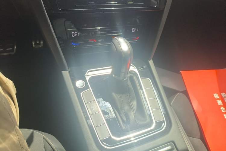 Used Volkswagen FAW-Volkswagen CC 2020 330TSI Huayan Edition China VI Standard Gear Lever