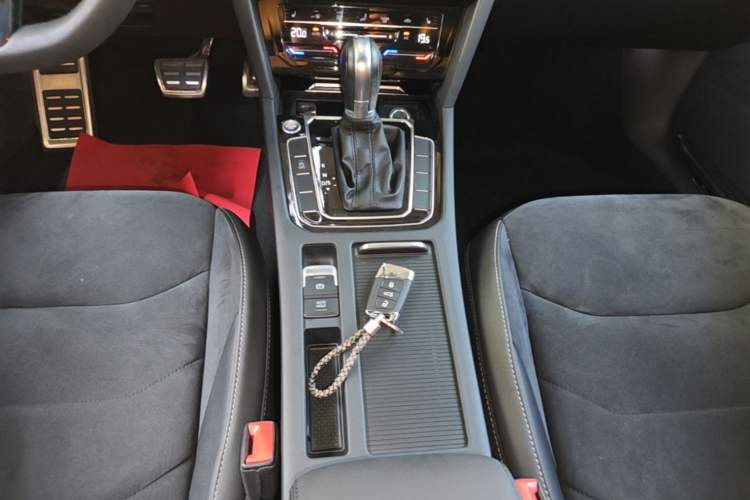 Used Volkswagen FAW-Volkswagen CC 2020 330TSI Huayan Edition China VI Standard Gear Lever