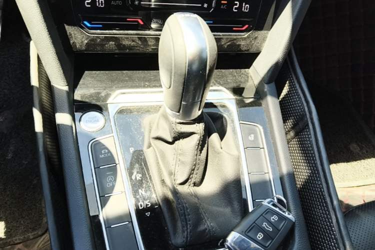 Used Volkswagen FAW-Volkswagen CC 2020 330TSI Glamour Edition China VI Standard Gear Lever