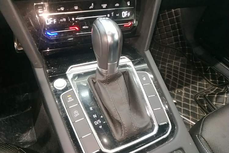 Used Volkswagen FAW-Volkswagen CC 2020 330TSI Glamour Edition China VI Standard Gear Lever