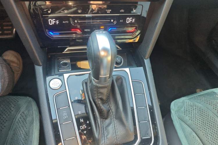 Used Volkswagen FAW-Volkswagen CC 2020 330TSI Huayan Edition China VI Standard Gear Lever