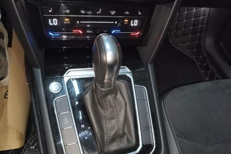 Used Volkswagen FAW-Volkswagen CC 2020 330TSI Huayan Edition China VI Standard Gear Lever