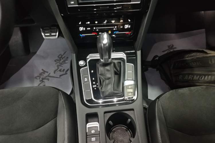 Used Volkswagen FAW-Volkswagen CC 2020 330TSI Huayan Edition China VI Standard Gear Lever