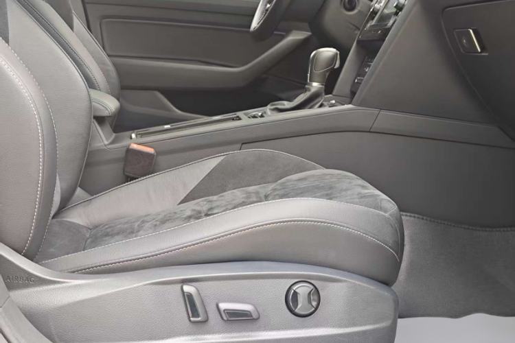 Used Volkswagen FAW-Volkswagen CC 2020 330TSI Huayan Edition China VI Standard Interior 10