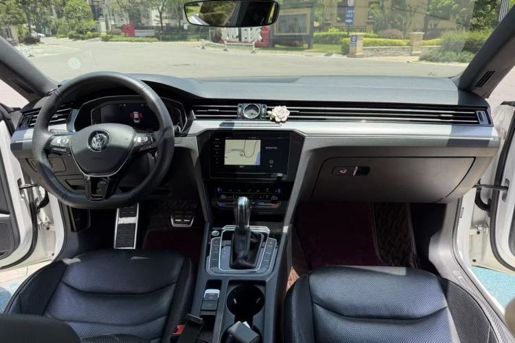Used Volkswagen FAW-Volkswagen CC 2020 330TSI Glamour Edition China VI Standard Interior 2