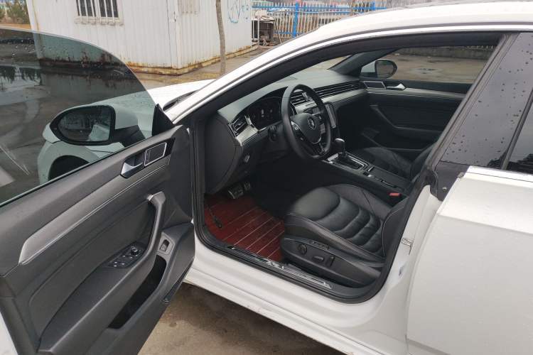 Used Volkswagen FAW-Volkswagen CC 2020 330TSI Glamour Edition China VI Standard Interior 3