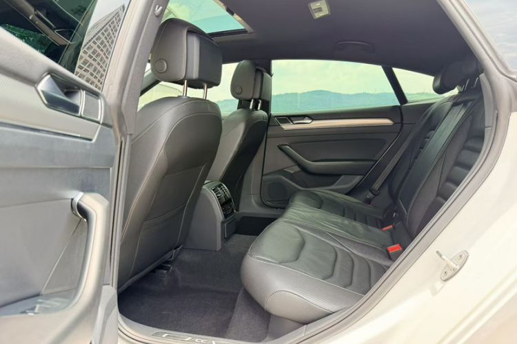 Used Volkswagen FAW-Volkswagen CC 2020 330TSI Glamour Edition China VI Standard Interior 3