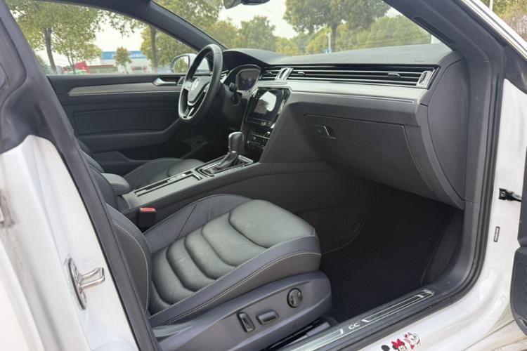 Used Volkswagen FAW-Volkswagen CC 2020 330TSI Glamour Edition China VI Standard Interior 3