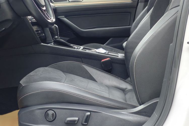 Used Volkswagen FAW-Volkswagen CC 2020 330TSI Huayan Edition China VI Standard Interior 4
