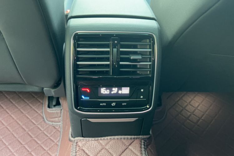 Used Volkswagen FAW-Volkswagen CC 2020 330TSI Huayan Edition China VI Standard Interior 4